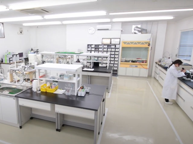 配合試験や品質確認を行う研究室の様子